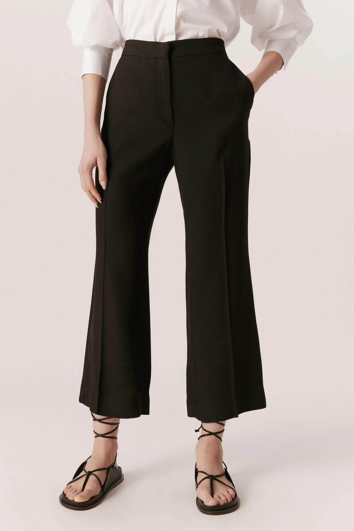 007340_CALCA_CREPE_FLARE_CURTA_PRETO_ANDREAMARQUES -2-
